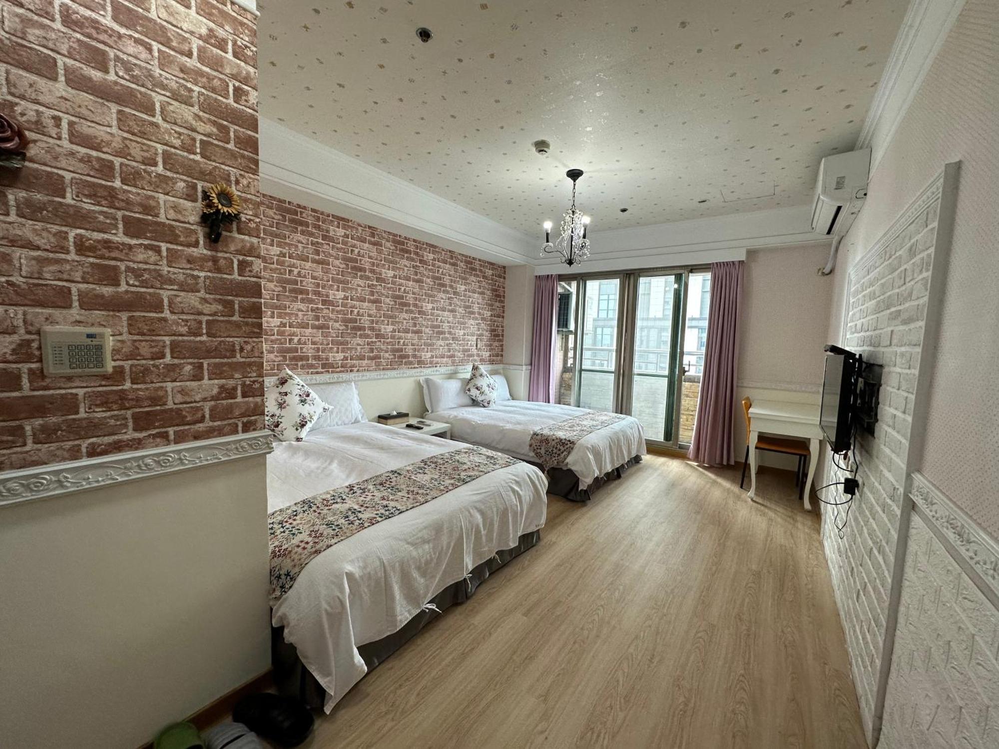 Ct Theme Suite Kaohsiung Bagian luar foto