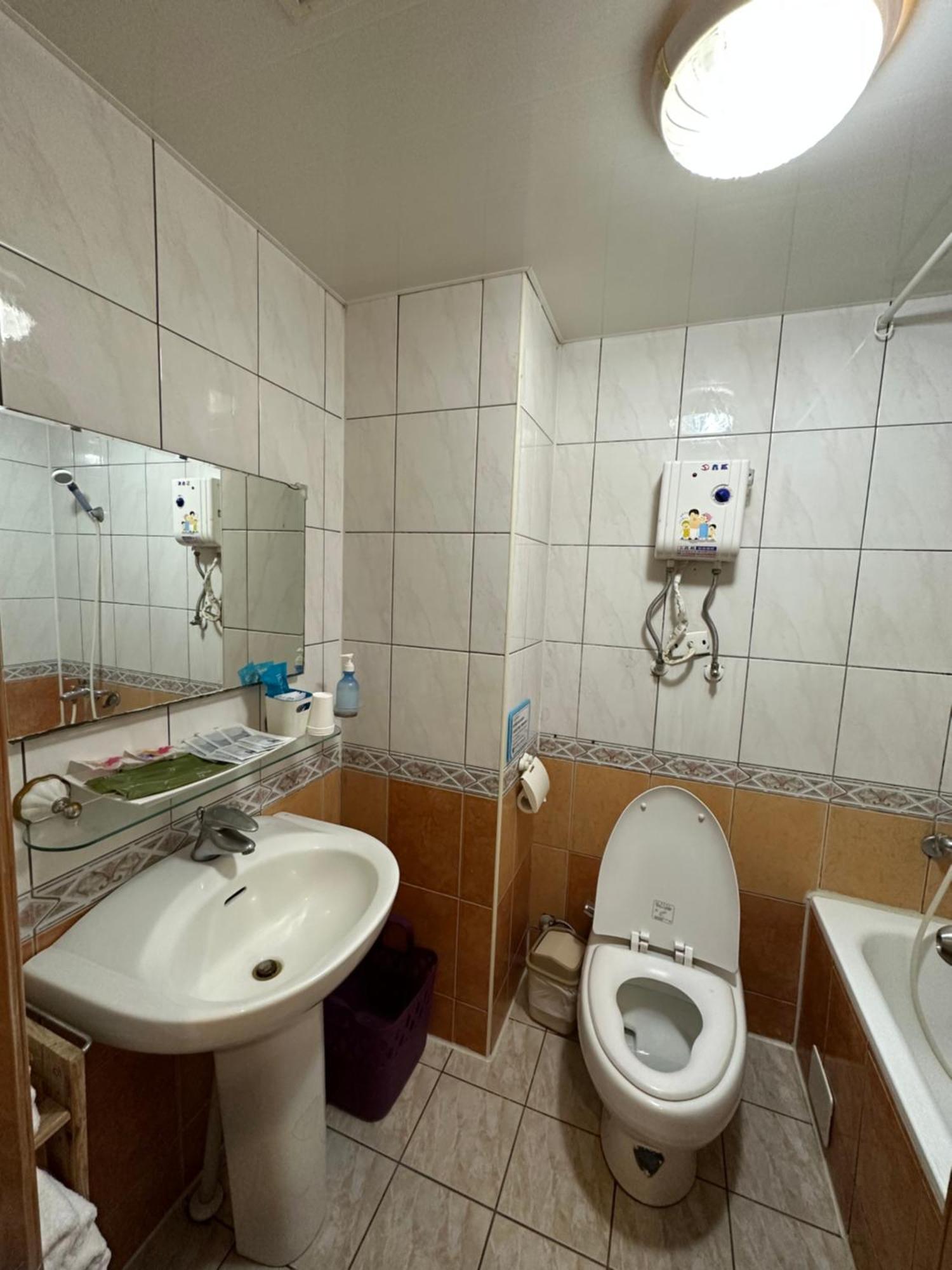Ct Theme Suite Kaohsiung Bagian luar foto